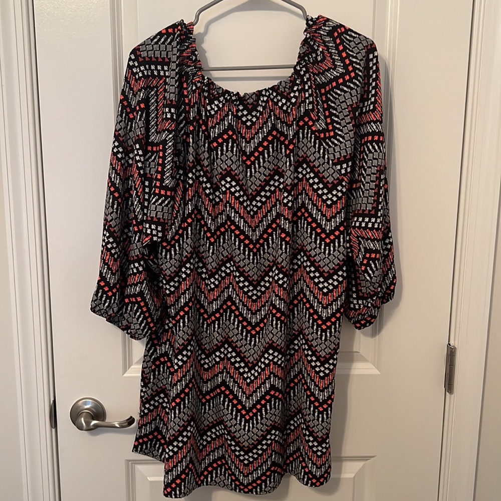 Patterned Chain Ruffle Top - Picture 2 of 6